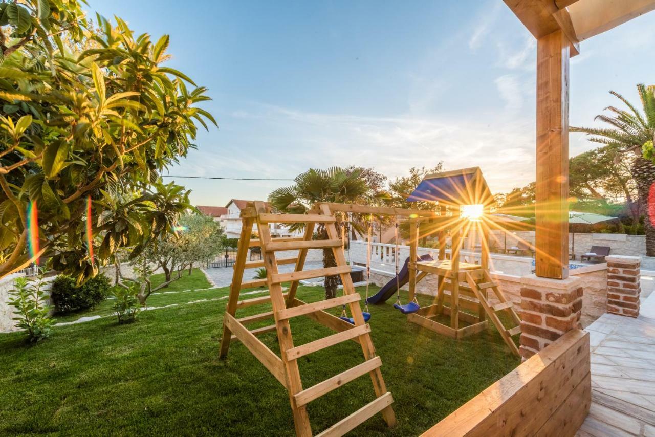 Villa Dumina Sukosan Bagian luar foto